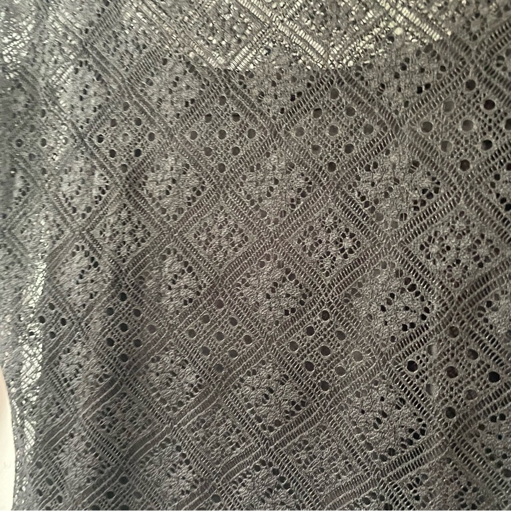 Le château NWOT- beautiful lace black top xtra small - Picture 5 of 7